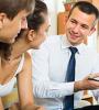 jeune couple et son conseiller