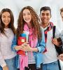 groupe de jeunes etudiants