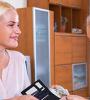 Une maman apprend à sa fille les questions liées à l'argent