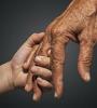 mains seniors personnes agees