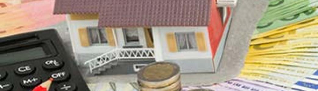 maison avec pièces et calculatrice