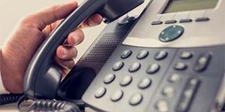 téléphone fixe main