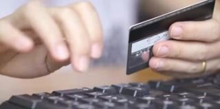 Carte bancaire et ordinateur