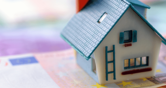 Maison sur des billets