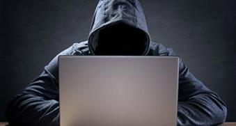 hacker devant pc