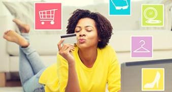 femme carte bancaire shopping