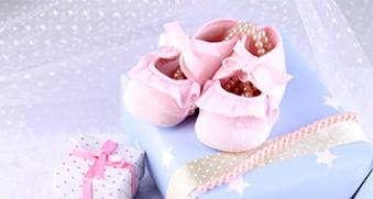 chaussons roses naissance 