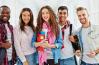 groupe de jeunes etudiants