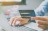 Achat sur ordinateur avec une carte bancaire