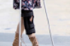 Femme blessée à la jambe