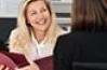Deux femmes lors d'un entretien