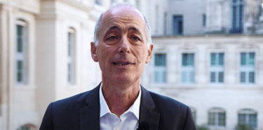 Vidéo "Prélèvement à la source : fonctionnement et actions suite à une baisse de revenus - L'Instant Conso"