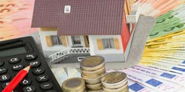 maison avec pièces et calculatrice